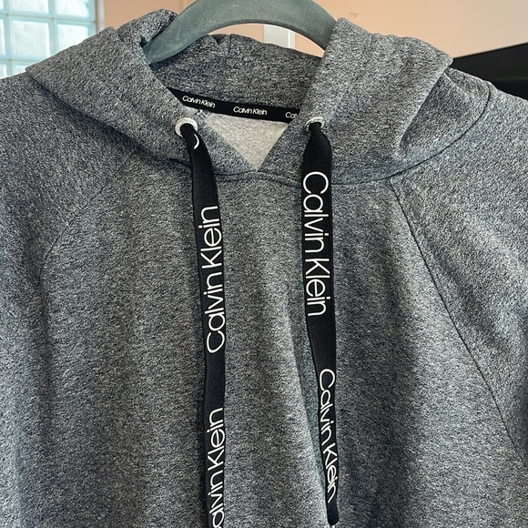 Calvin Klein, gray hoodie… XL… textured cord pull strings… Raglin style…CUTE! - Picture 2 of 8